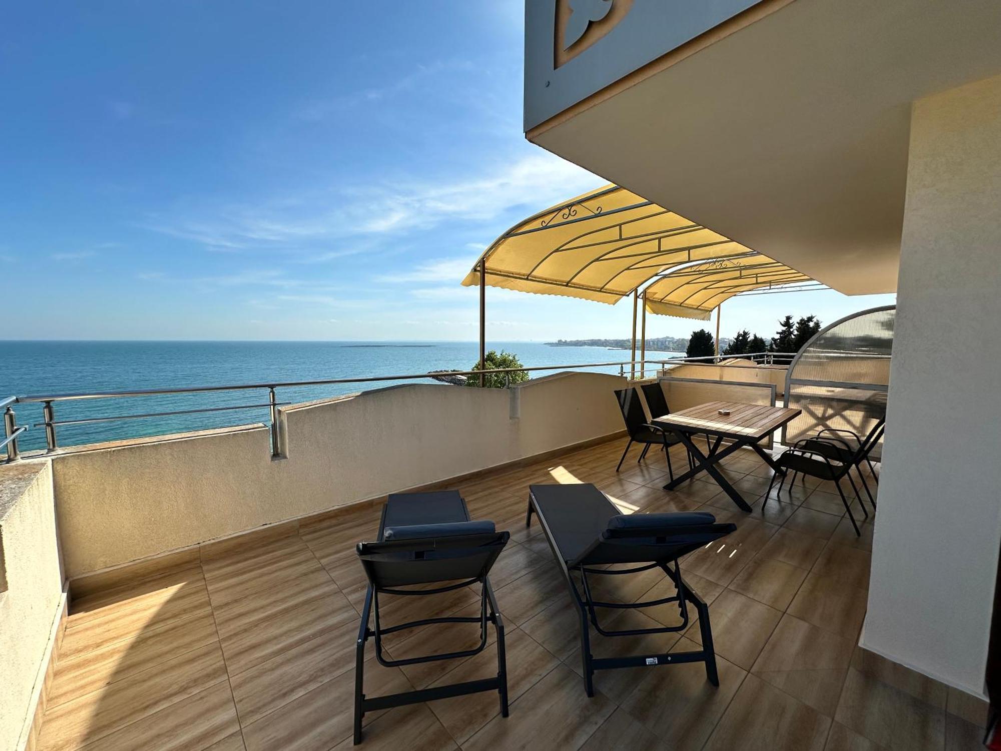 Hotel Capri เนเซบาร์ ภายนอก รูปภาพ