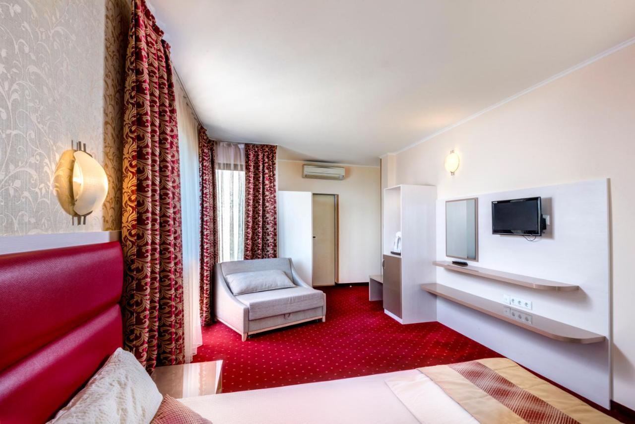 Hotel Capri เนเซบาร์ ภายนอก รูปภาพ