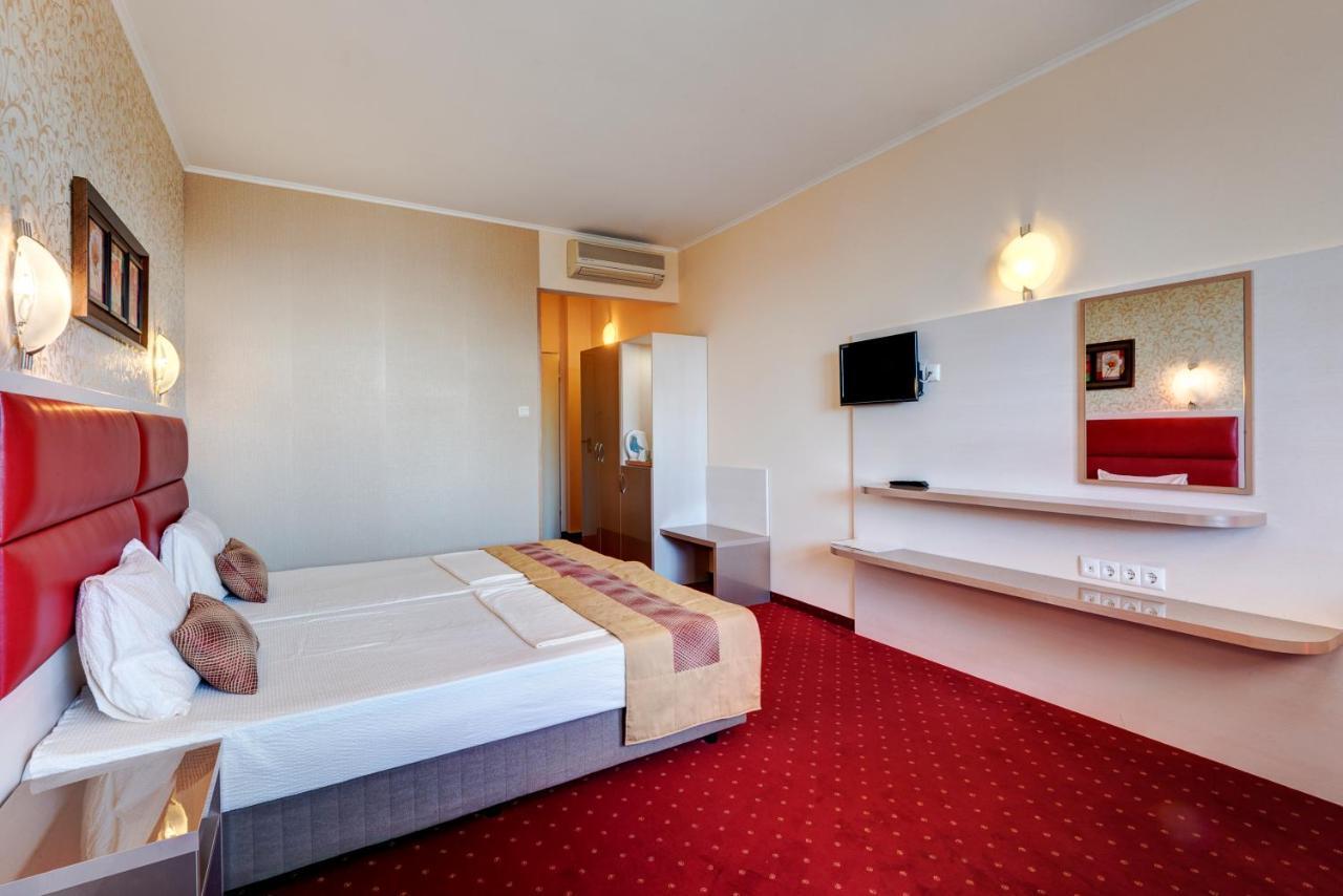 Hotel Capri เนเซบาร์ ภายนอก รูปภาพ