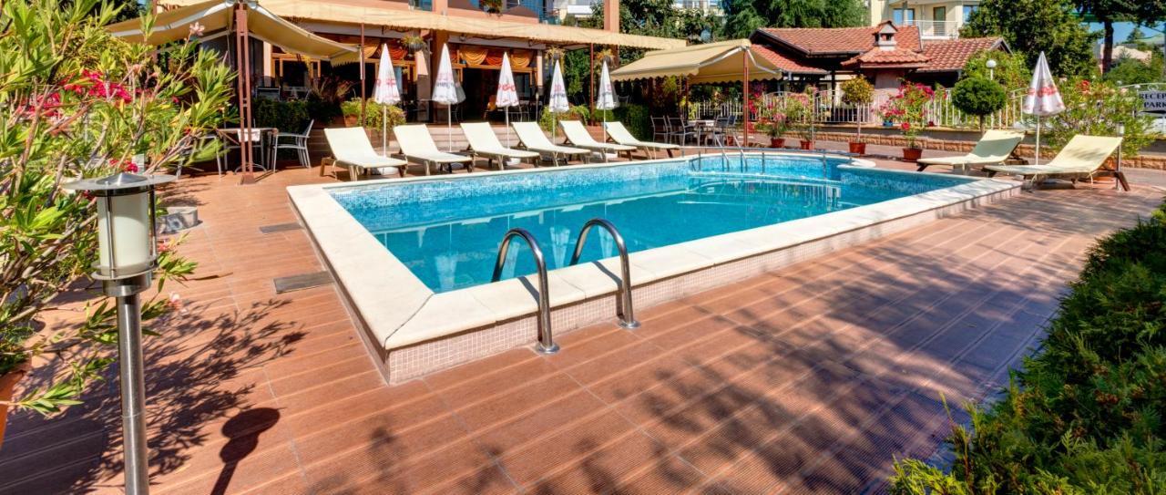 Hotel Capri เนเซบาร์ ภายนอก รูปภาพ